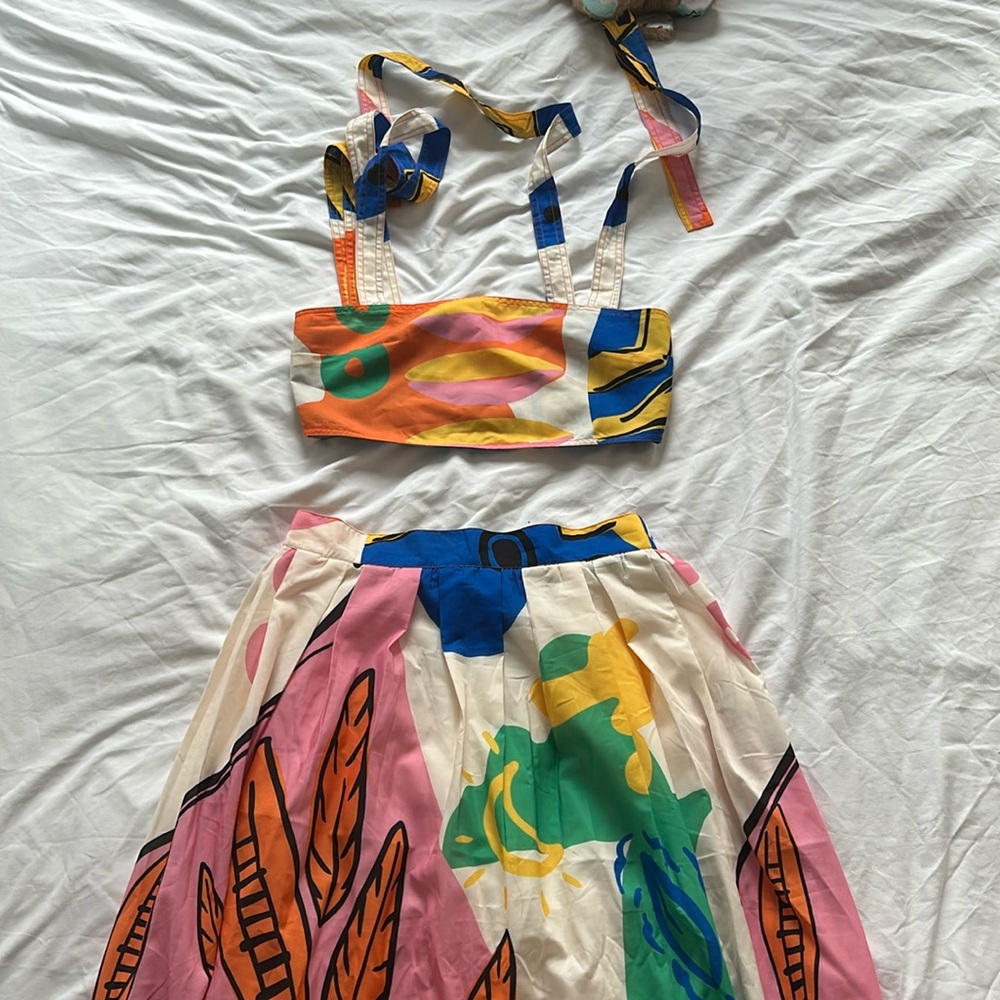 Skirt and top set never worn size M .
